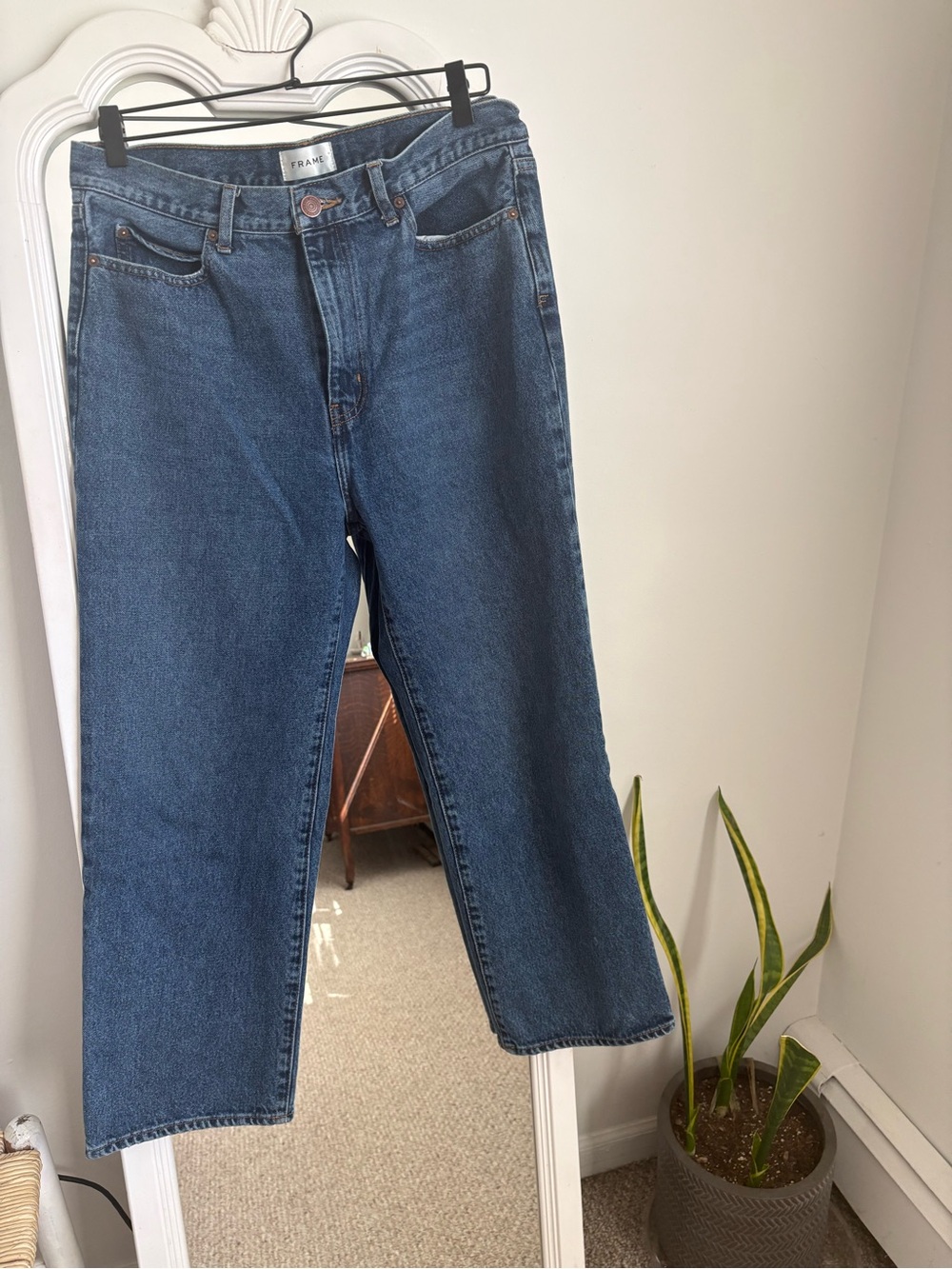 Frame Denim Women’s Straight Jeans in Dark Blue Denim